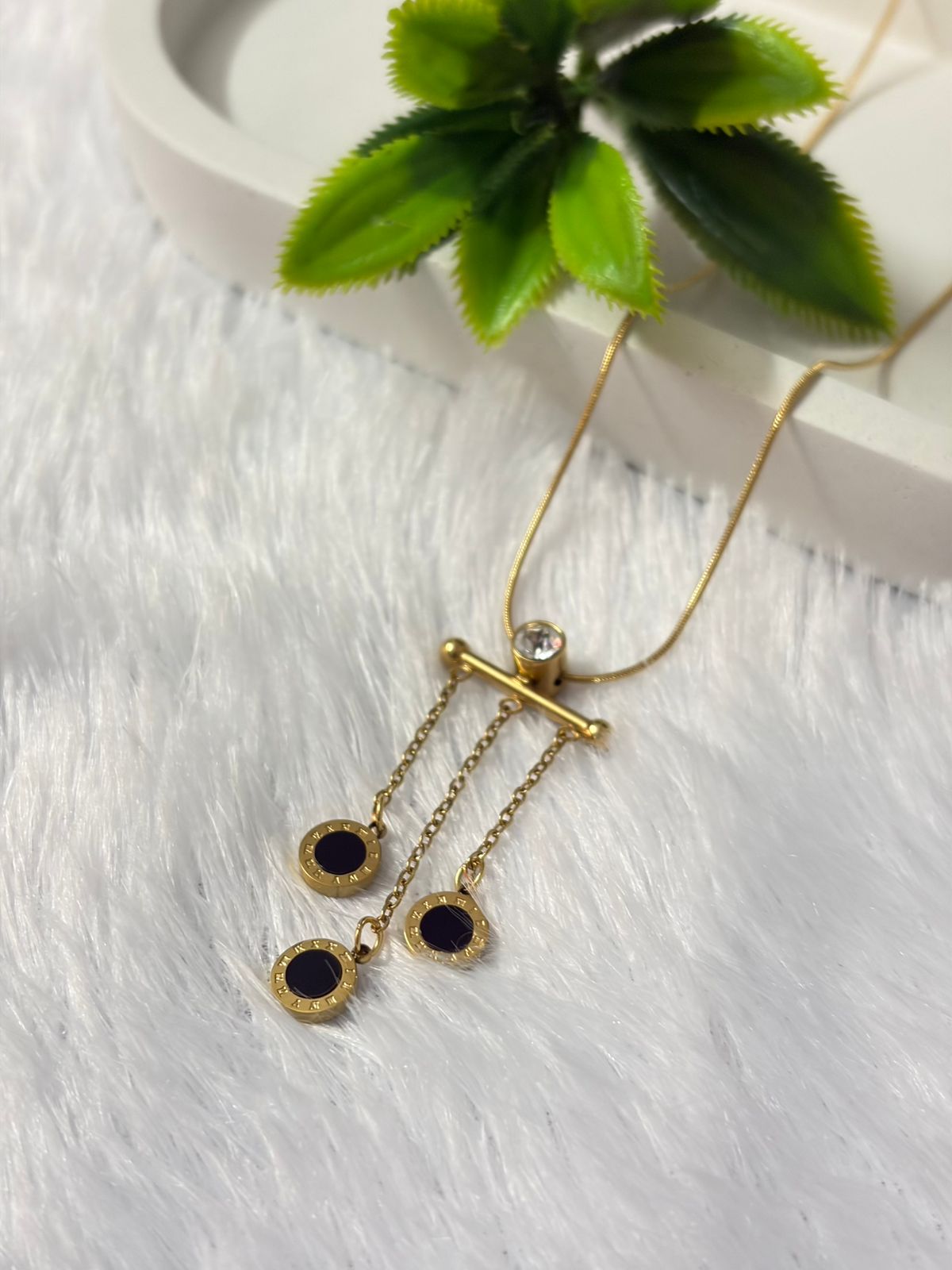 NOIR CHARM CHAIN